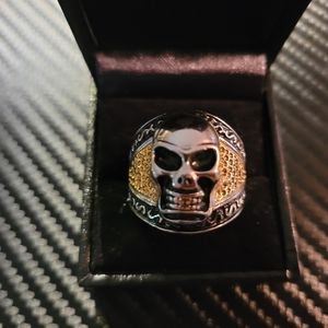 Skull ring